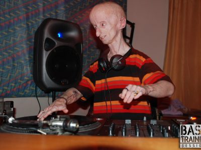 DJ Leon Botha performing.